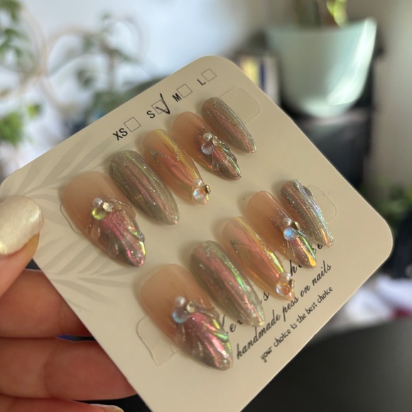 Cute Kawaii Shimmery Cat Eye Shell Sculpted Press On Nail Set - Picture 5 of 5